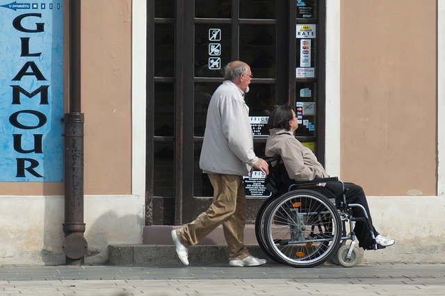 ¿Es compatible trabajar mientras se permanece en situación de incapacidad permanente?